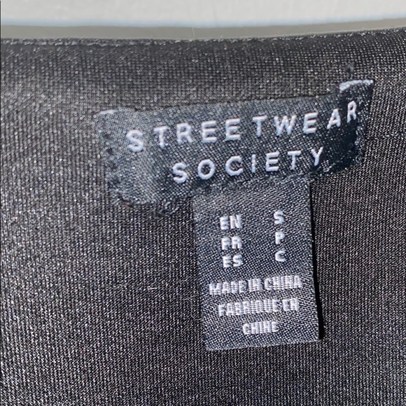 Dynamic cami crop top - Picture 3 of 5